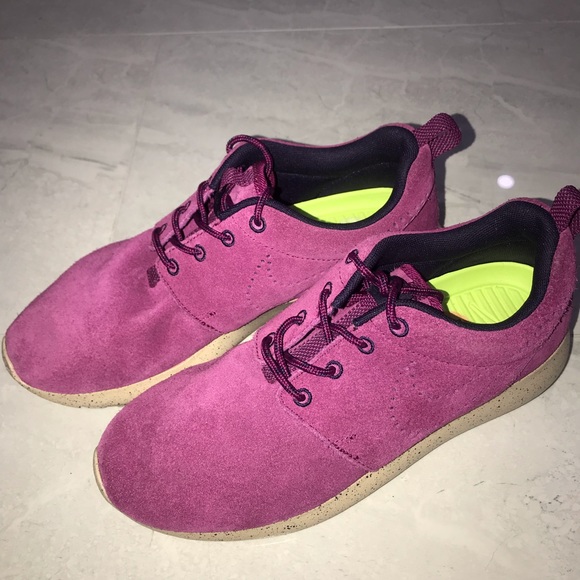 Suede Nike Roshe Women’s Running Shoes - Picture 6 of 6